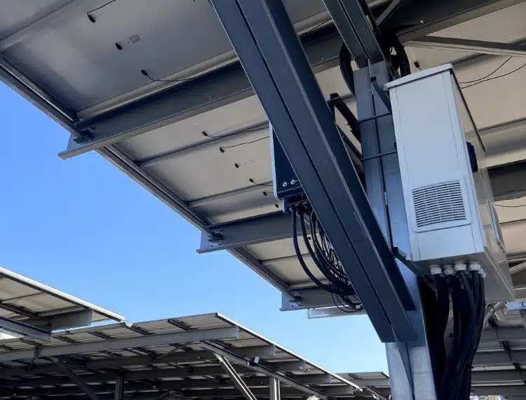 Ombrières solaires économie d'énergie hôtel | Econosol